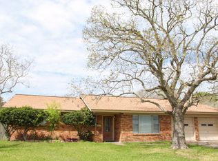 1319 Jackson St, Port Lavaca, TX 77979