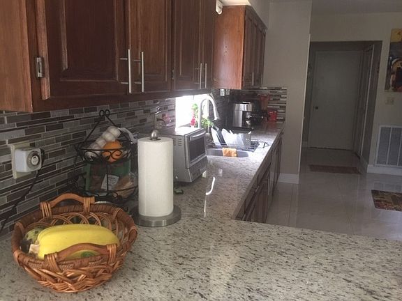 4th image of 10830 Green Trail Dr S