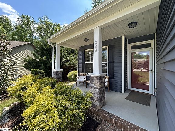 3rd image of 208 Mountain Slope Ct