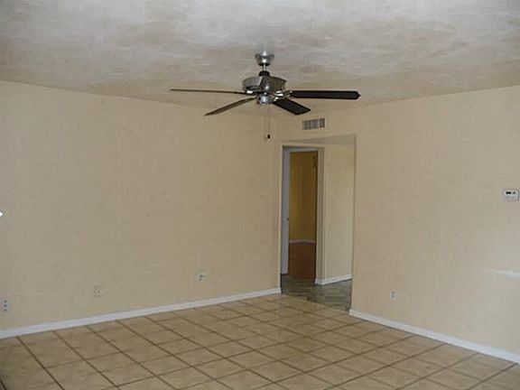 5th image of 1079 Elmwood Dr