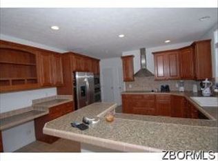 6240 Arnies Dr, Nashport, OH 43830