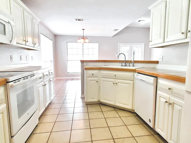 4006 Meadow Oak Ln — Photo 6