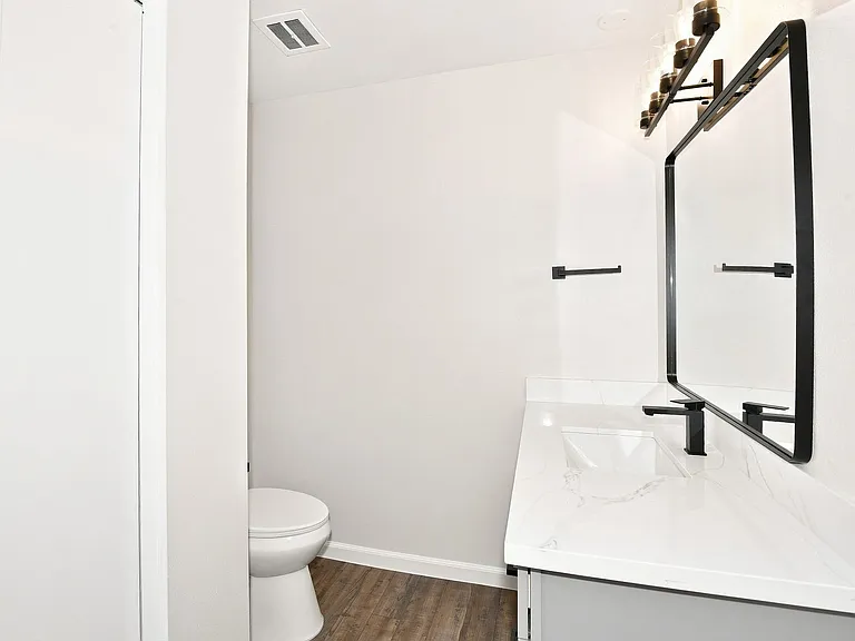 1002 N J St #7 — Photo 10