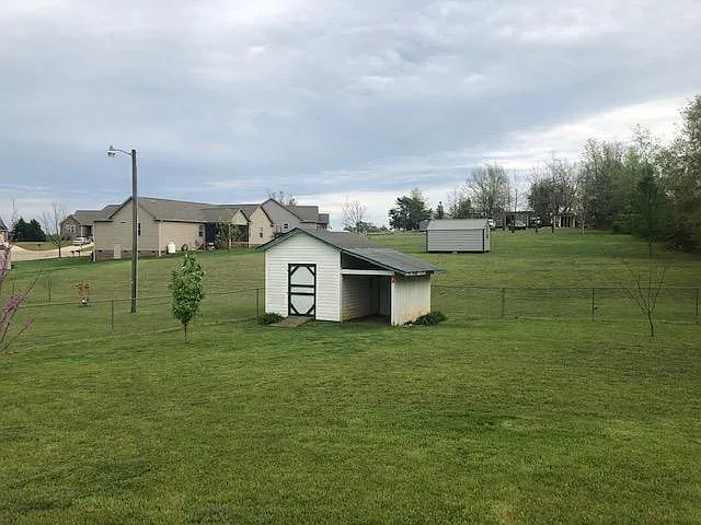 3 bed, 1300 sqft, $1,500 — Photo 4