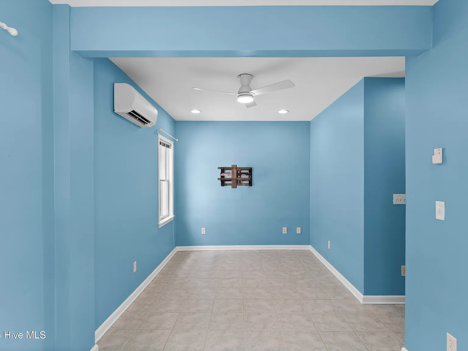 4 bed, 3.0 bath, 2302 sqft, $4,200 — Photo 3