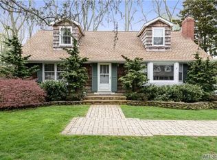 20 Harbor Heights Dr, Centerport, NY 11721