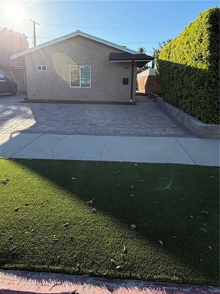 1 bed, 450 sqft, $2,300 — Photo 1
