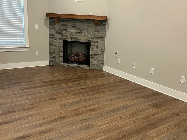 110 Sanders Dr — Photo 2