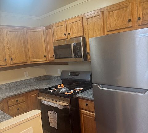 5th image of 1002 N Madison St APT 2