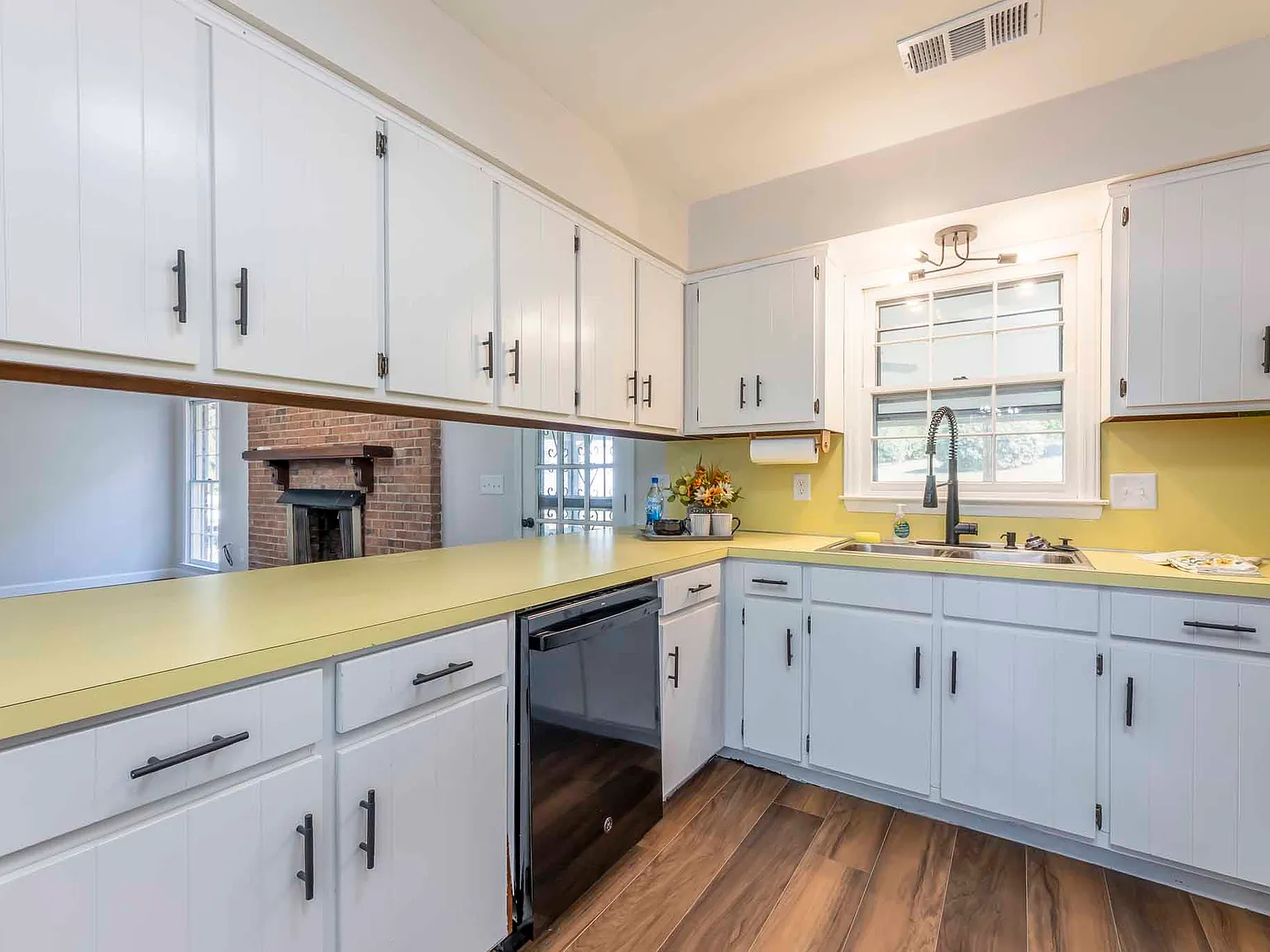4 bed, 2248 sqft, $2,295 — Photo 4