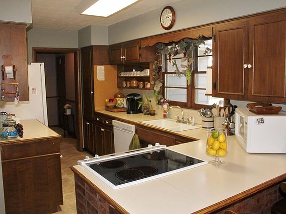 5th image of 2813 N Madison St