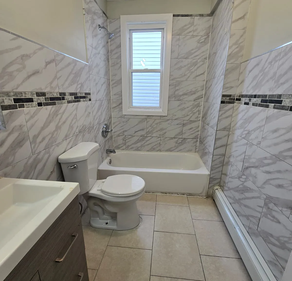 5 bed, 1600 sqft, $2,850 — Photo 2