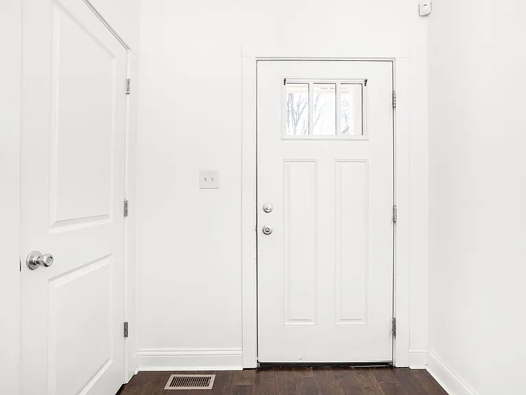 3110 Broadway St — Photo 2
