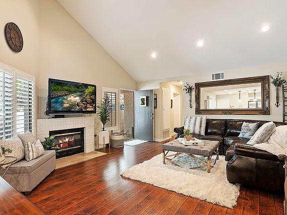 5th image of 258 N Via Colinas