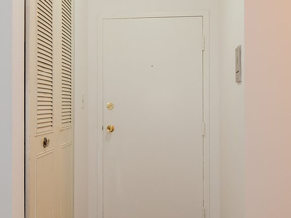 4th image of 1355 N Dearborn Pkwy #304