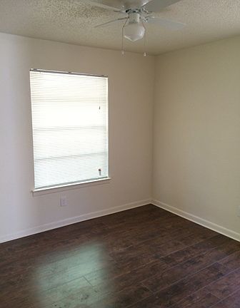 4th image of 3228 Moon Dr