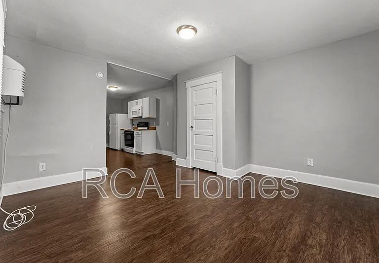528 1/2 E Raymond St — Photo 3