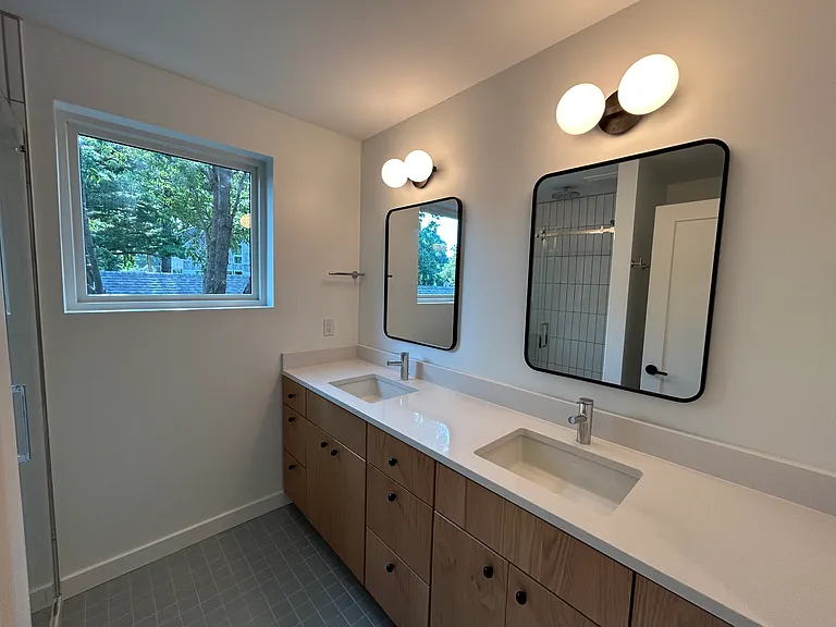 1003 E Washington St — Photo 20