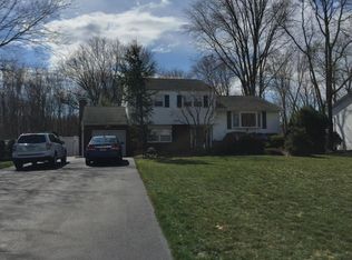 7 Chaucer Rd, Manalapan, NJ 07726