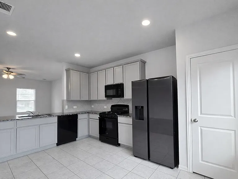 511 Pulitzer Dr — Photo 7