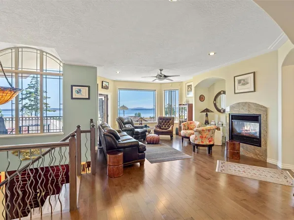 7012 Island View Pl, Central Saanich, BC V8M 2J6