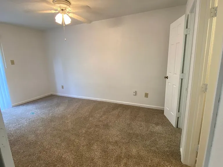 Emerald Cove Apartments — Photo 102
