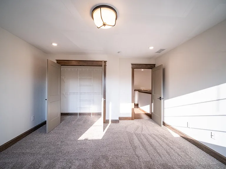 927 E Miller Dr — Photo 9