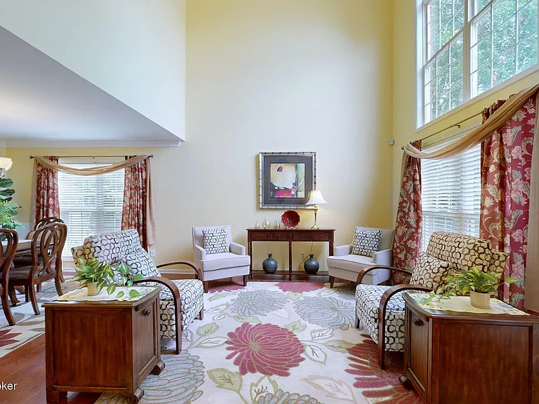9916 Spring Gate Dr — Photo 3