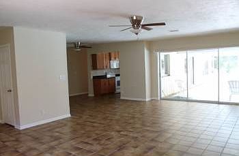 4th image of 1110 Larchmont Dr