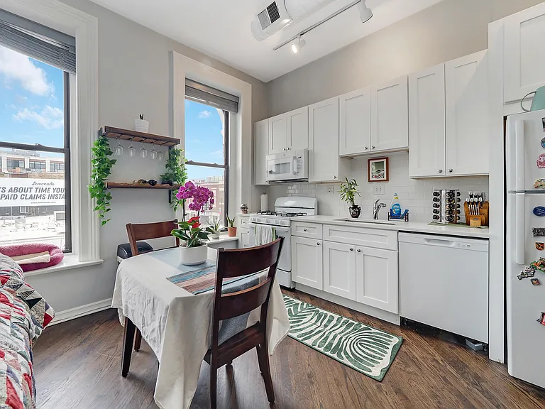 1561 N Wells St #3F — Photo 5