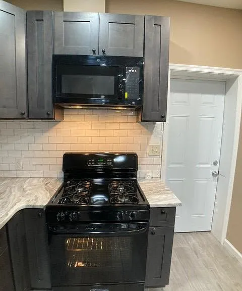 758 N Dekalb St — Photo 20