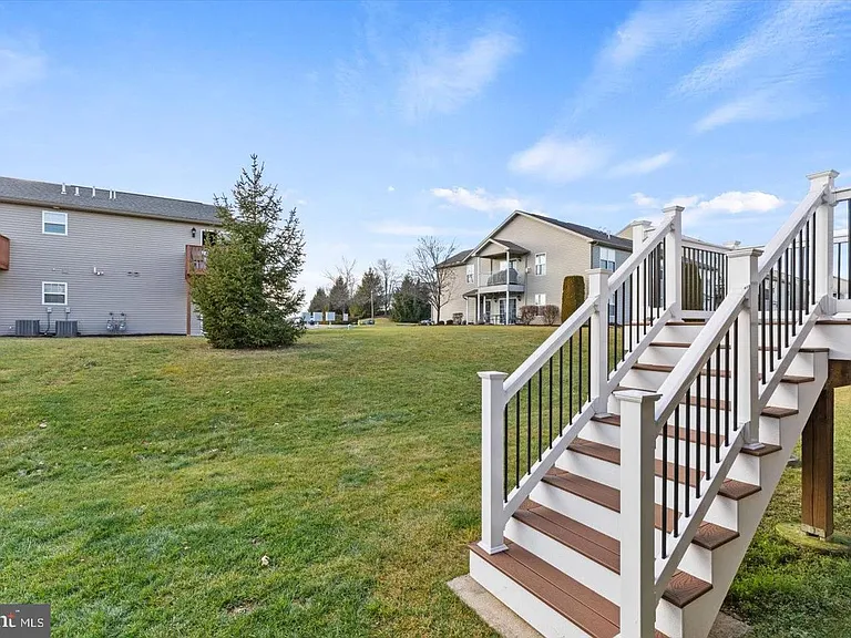 233 Thrush Dr — Photo 35