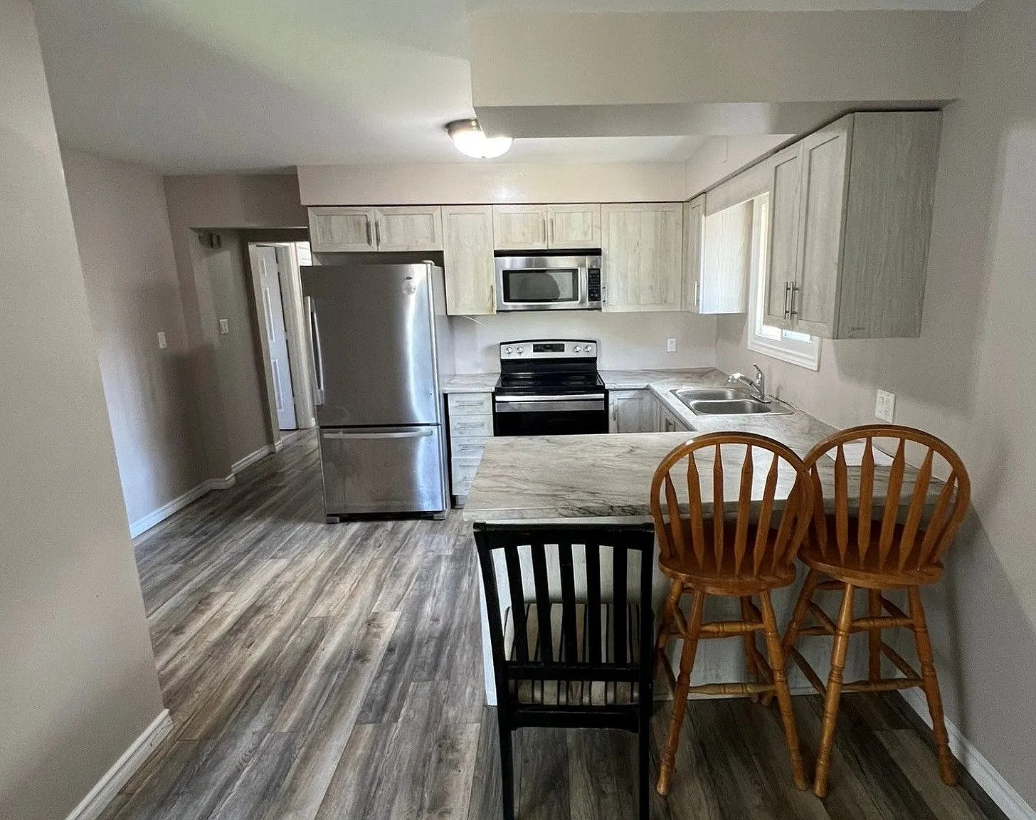 3 bed, $2,000 — Photo 3