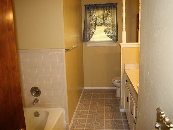 5th image of 504 Willow Ln