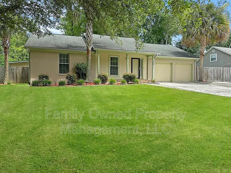 105 Pryors Ln — Photo 2