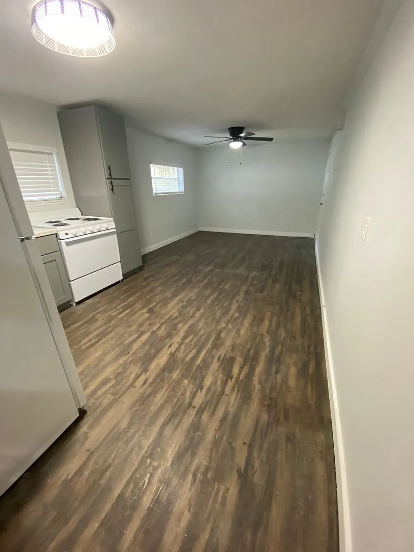 Midtown Apartment- in Historic House — Photo 4