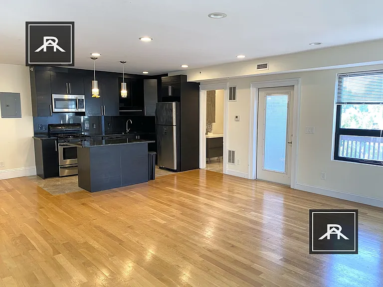 1618 Beacon St #3 — Photo 4