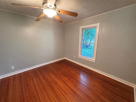 3rd image of 316 W 8th Ave