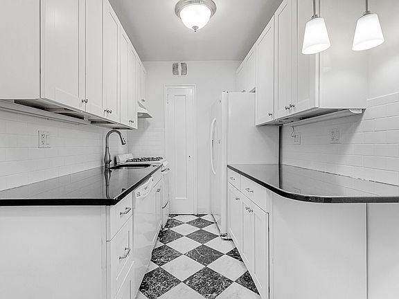 3rd image of 330 E 58th St APT 3E