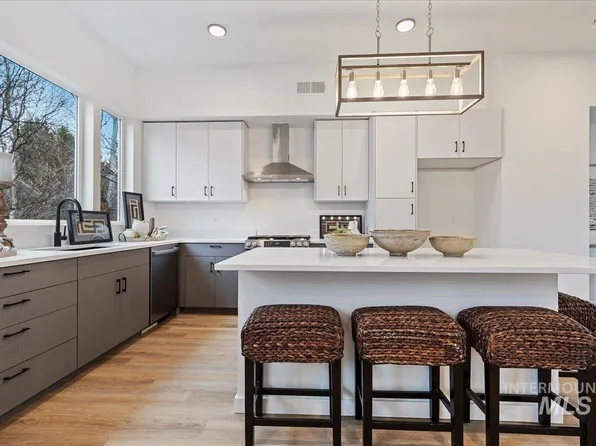 2037 S Makar Ln, Boise, ID 83706