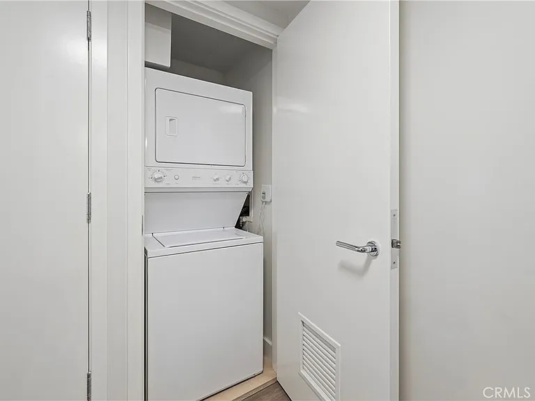 3141 Michelson #907E — Photo 37