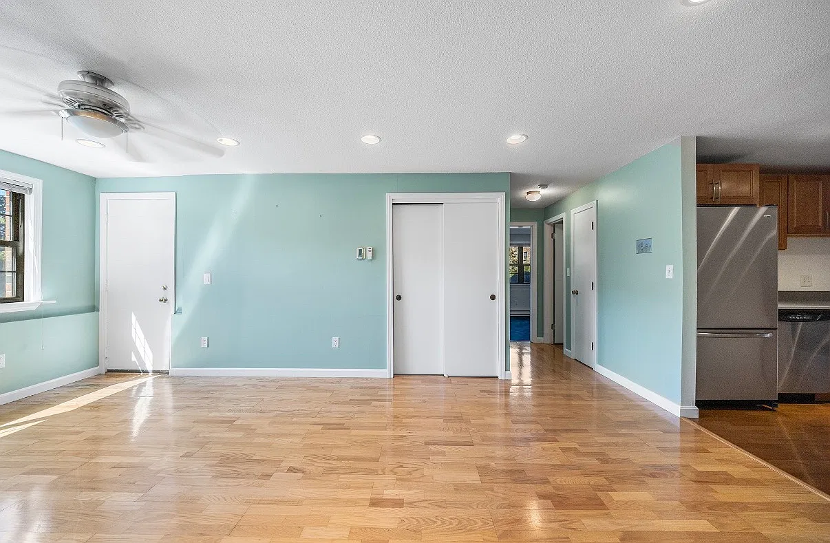 2 bed, 740 sqft, $2,200 — Photo 2