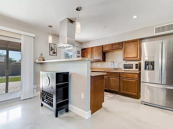 3rd image of 8247 E Cypress St