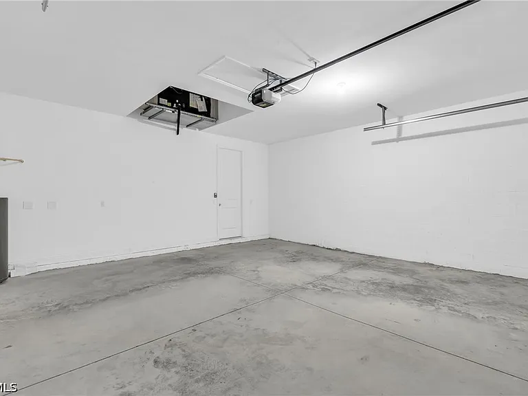 526 NW 9th St — Photo 27
