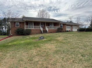5446 Whispering Wind Dr, Salem, VA 24153