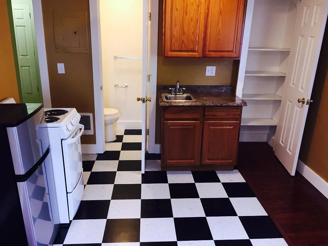 Studio, 366 sqft, $949 — Photo 4
