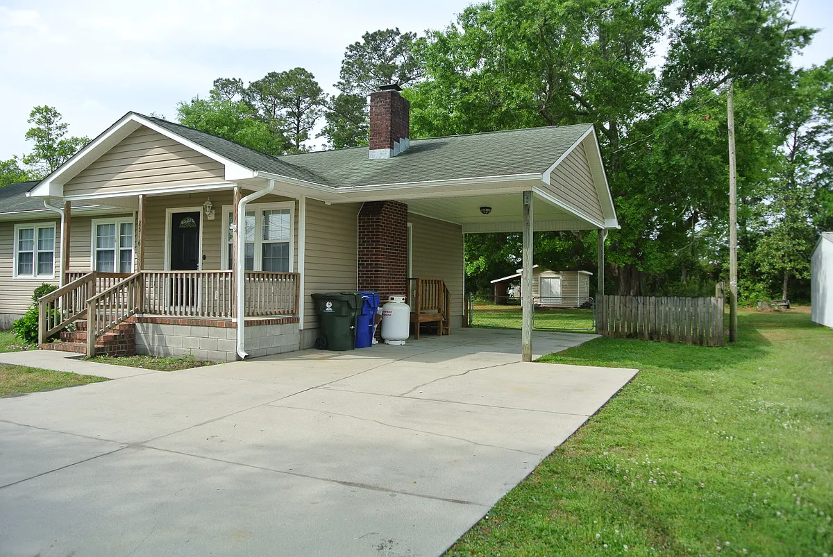 Building Photo - 2516 E Forest Dr