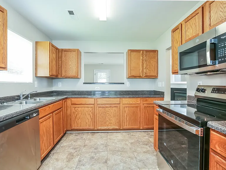 3704 Sweet Birch Dr — Photo 9