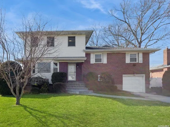 326 Linden Place, West Hempstead, NY 11552