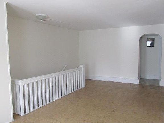 Large upstairs room/hallway